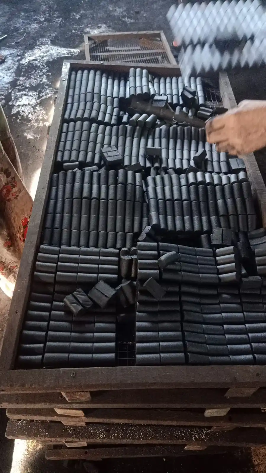  Кокосовая Скорлупа деревянный куб индонезийский превосходный Premiun среднее качество древесный уголь Брикеты брикеты