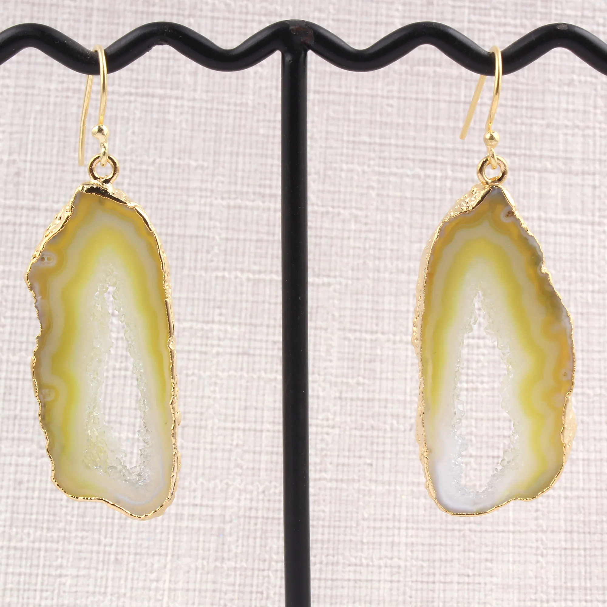 Natural geode agate slice earring gold electroplated edged hook earring wholesale genuine agate slice drop hanging earrings