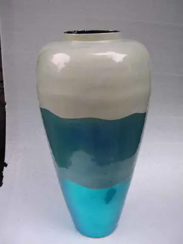 
Lacquer vase 