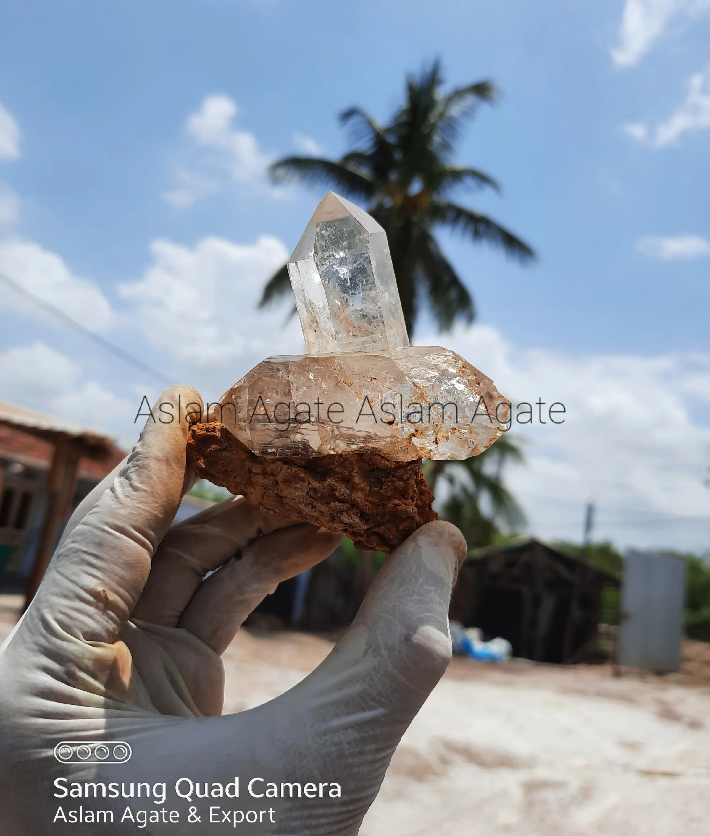 HOTE SALE VERY HIGH QUALITY CLEAR WHITE HIMALAYAN SAMADHI QUARTZ CLUSTER FOR OFFICE AND HOME DECORATION CRYSTAL QUARTZ CLUSTER