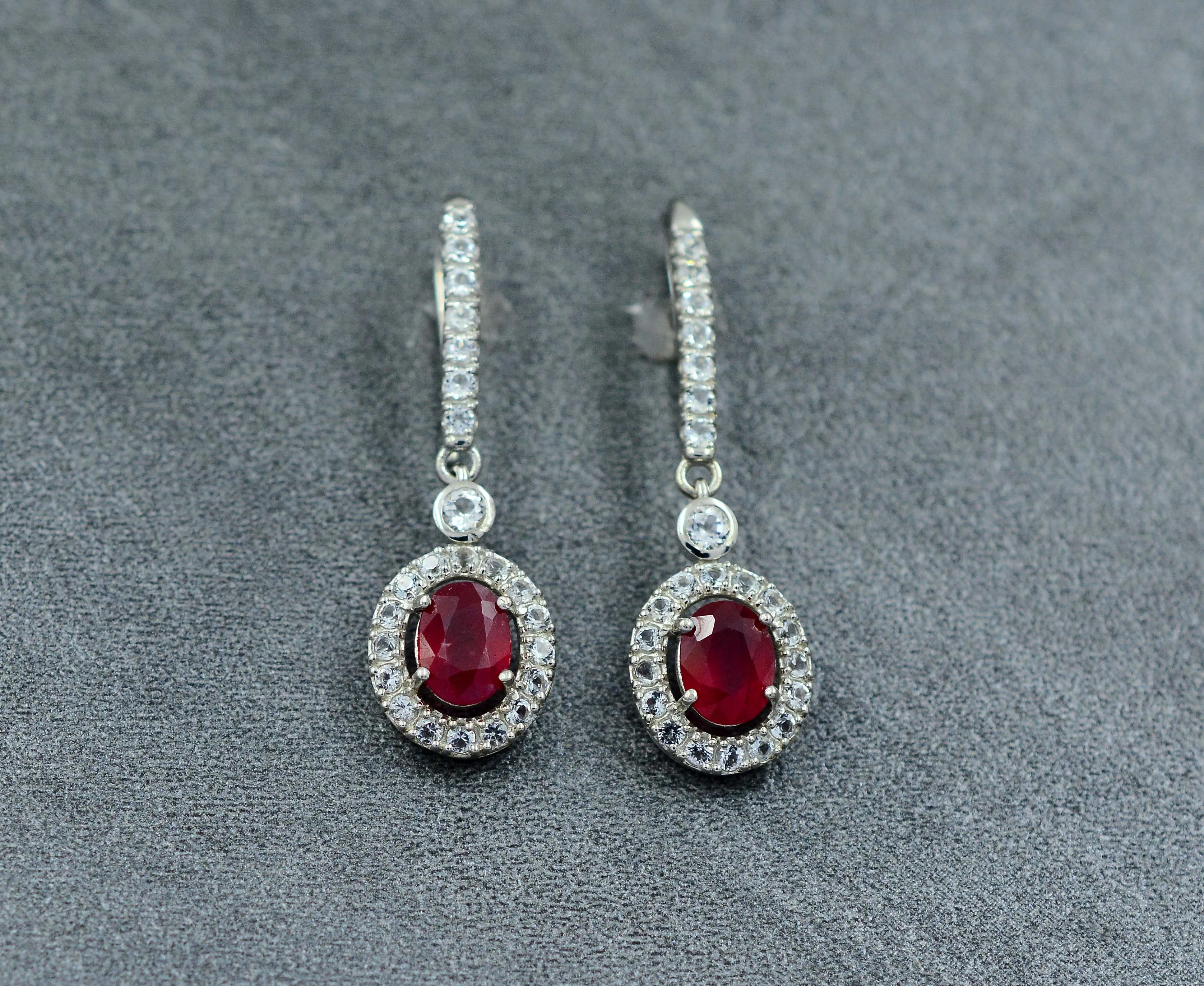 Женские серьги-подвески из серебра 925 пробы с натуральным красным Рубином 6x8 мм овальной огранки