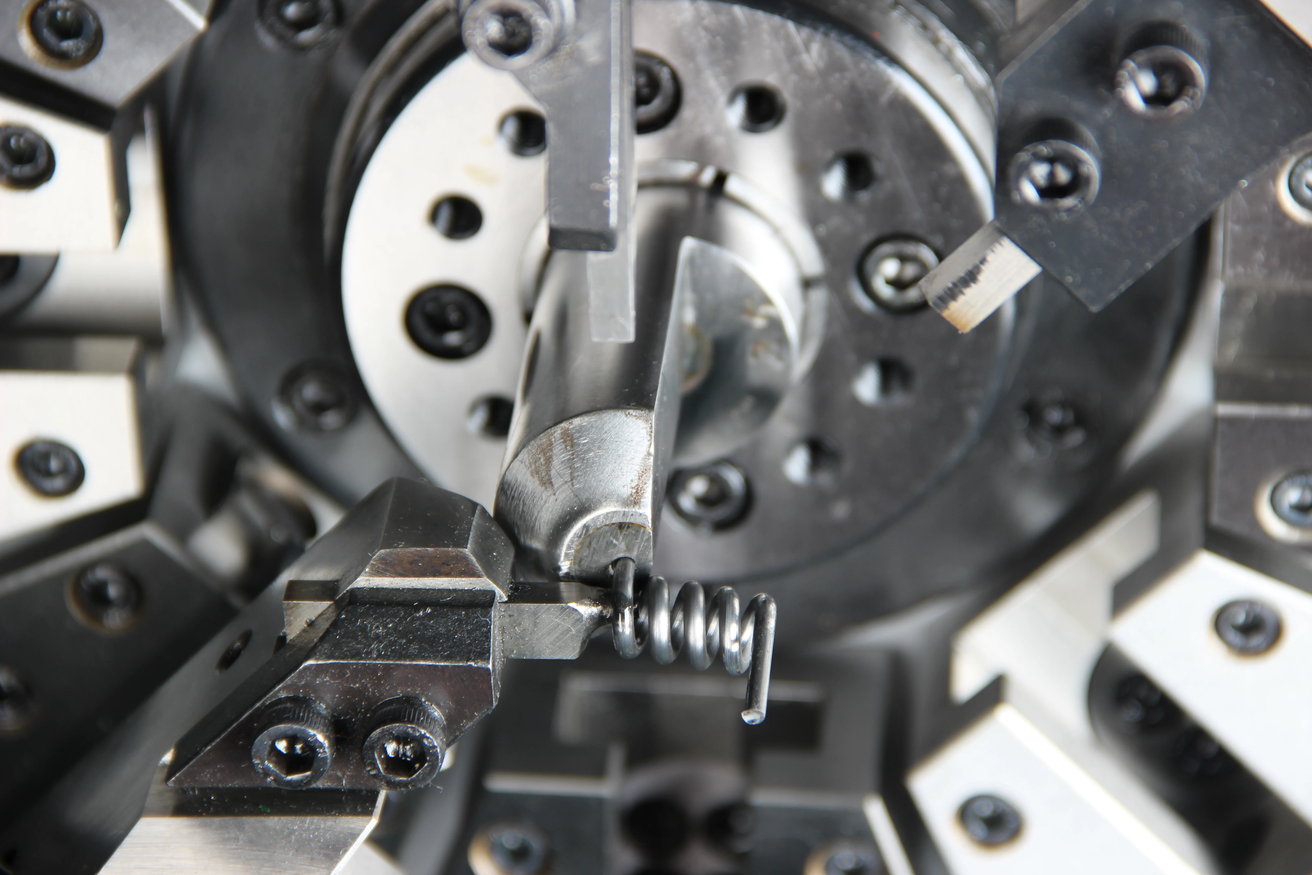 Fully Automatic Industrial Multifunctional Cnc Spring Coiling Machine Wire Rotation Spring forming Making Machine