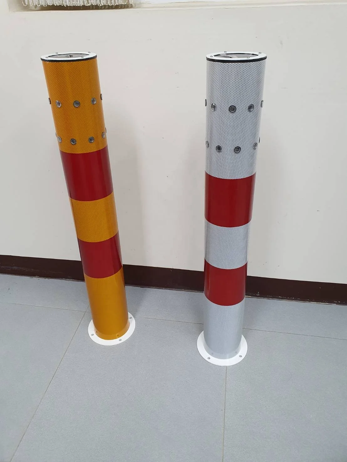 Solar LED Flashing Delineator Posts with Reflective Sheeting