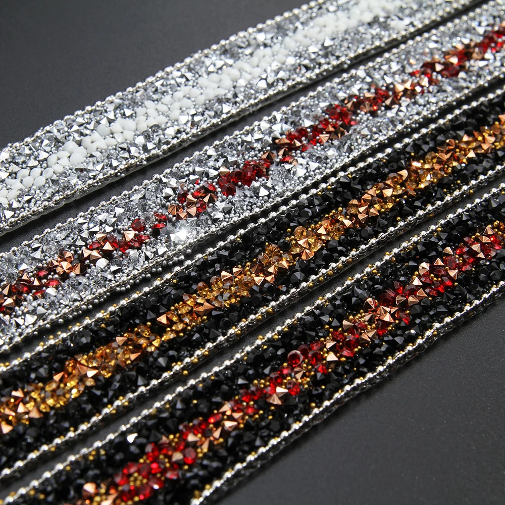 
Kavatar Wholesale Rhinestone Trim Clothing Labels Strass Hotfix Rhinestone Motif Color Customization Iron on Trims 