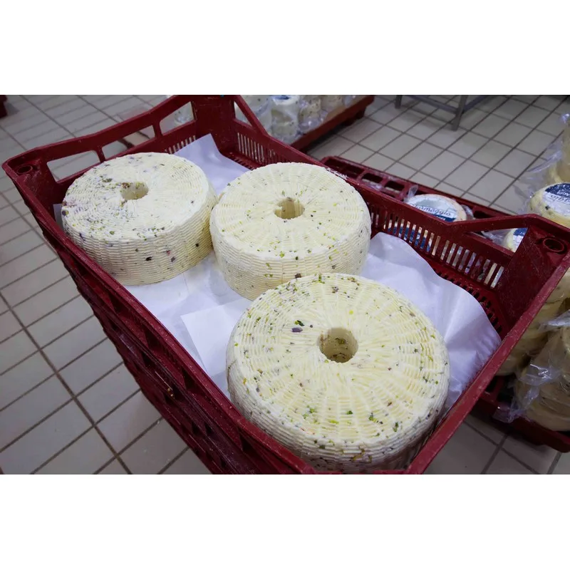 High Quality Italian FUOCO DI ZAFARANA fresh cheese with spicy taste 2kg vacuum pack for export