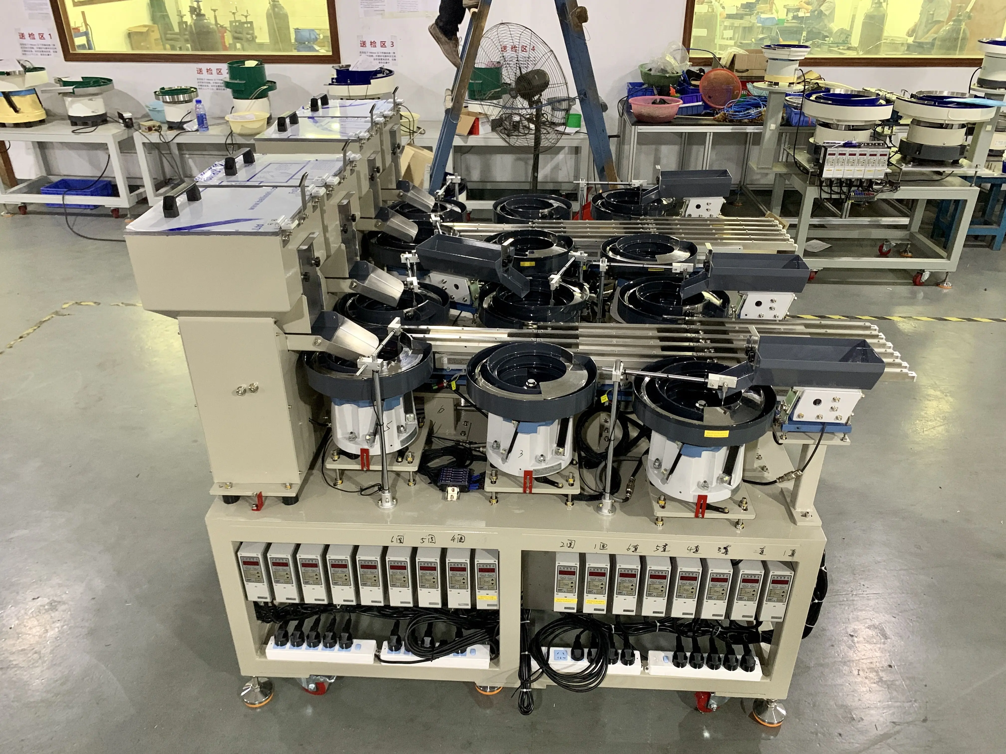 Vibratory feeder/ Bowl Vibrate feeder with counter