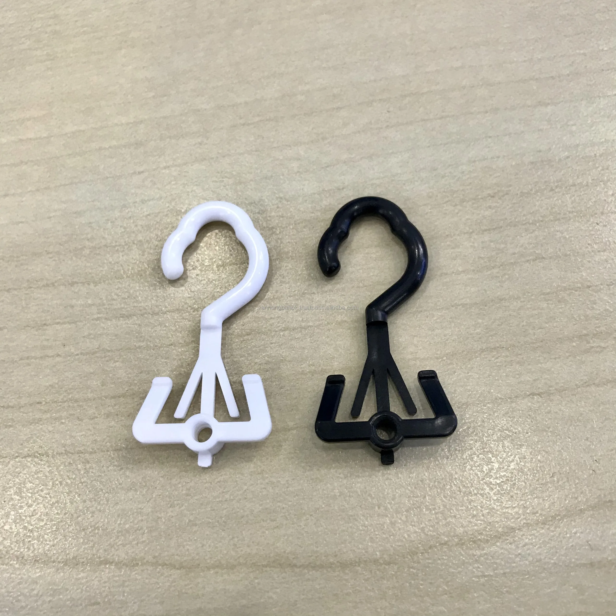 Garment accessories by PP plastic with many colors, convenient Hook Clip A used for display  packing socks, underwear, hats