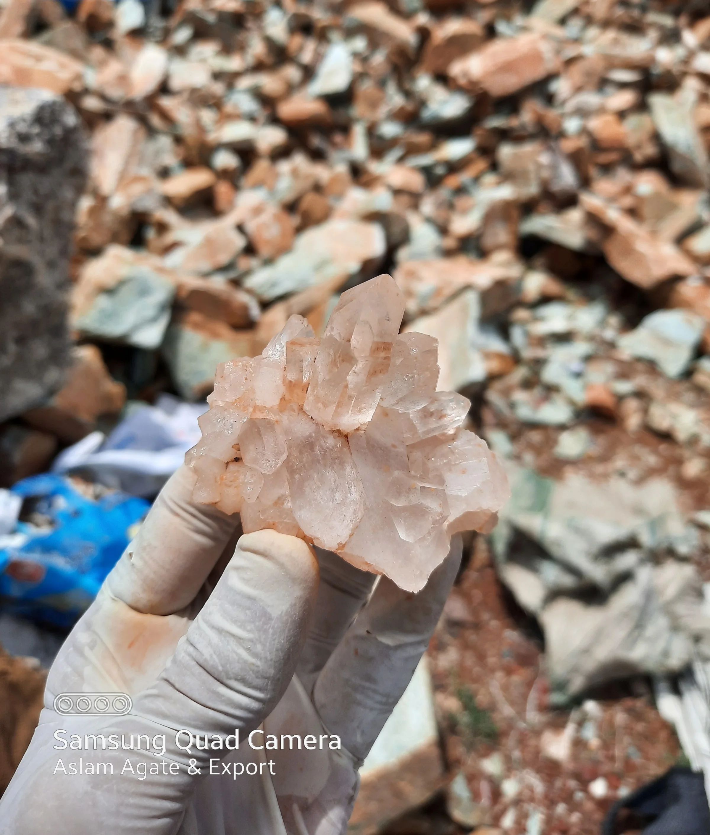 HOTE SALE VERY HIGH QUALITY CLEAR WHITE HIMALAYAN SAMADHI QUARTZ CLUSTER FOR OFFICE AND HOME DECORATION CRYSTAL QUARTZ CLUSTER