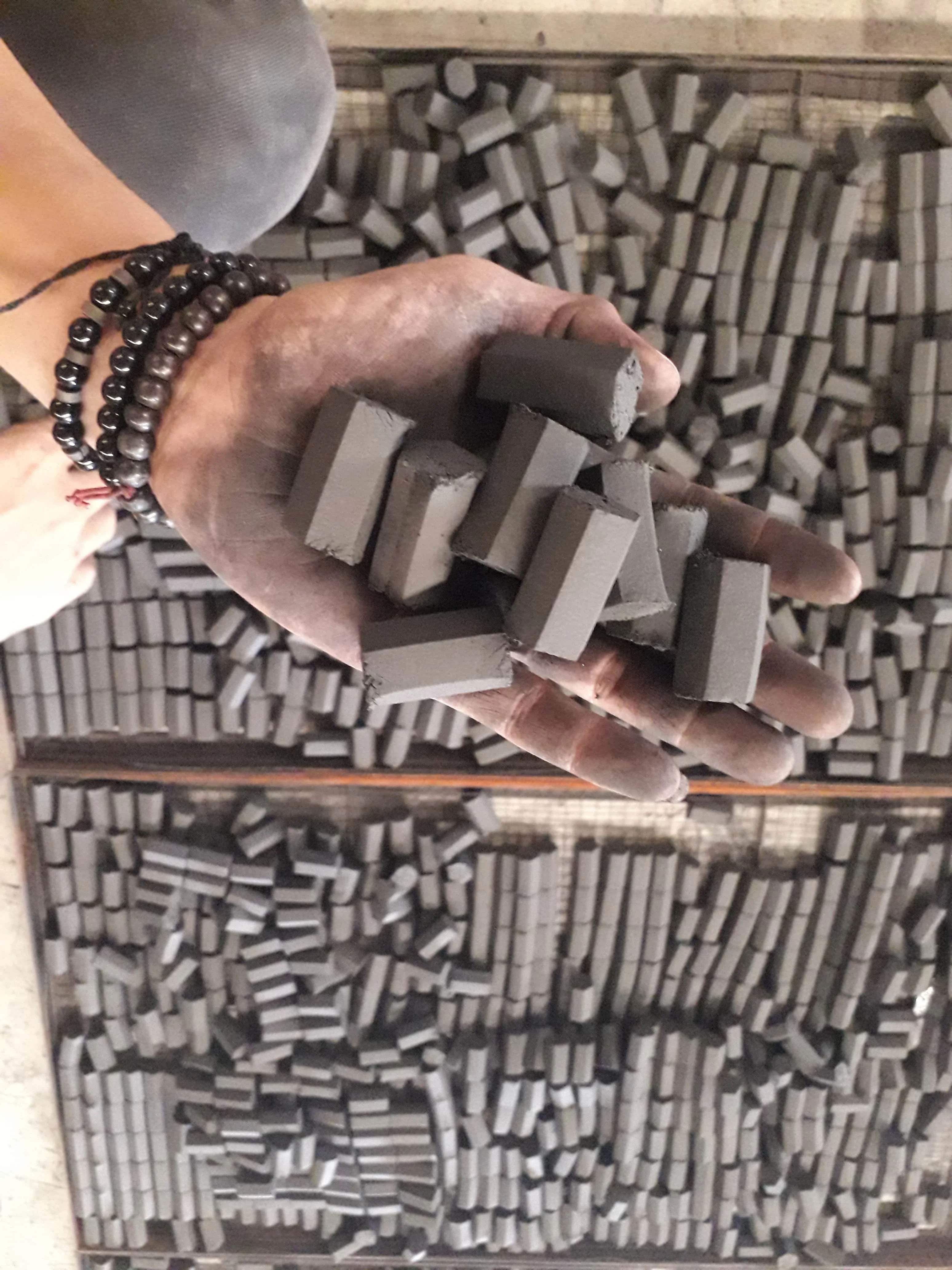 
100% Natural Coconut Shell Charcoal Briquette For Hooka/ Shisa 