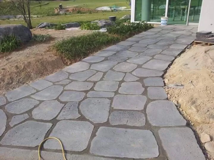 High Quality  ELA Stone Farmhouse Midcentury Rustic Villa Garden House Picked  Basalt Stone from Vietnam