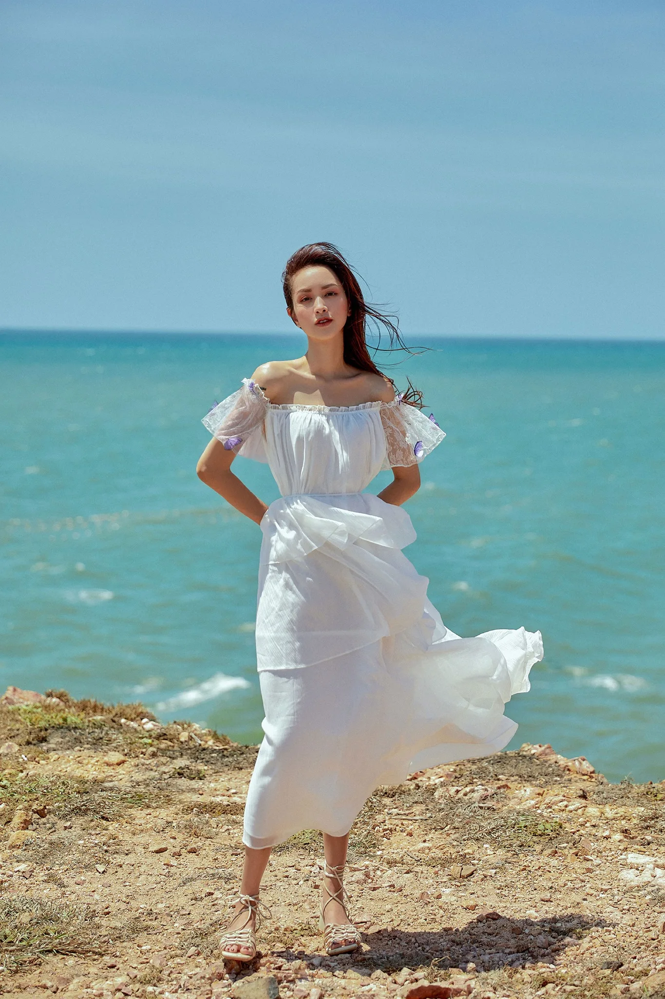 2021 New Arrival Ball Gown Boho Retro Vintage Women Sexy Off Shoulder Embroidered Flared Sleeve Lace Wedding Dresses