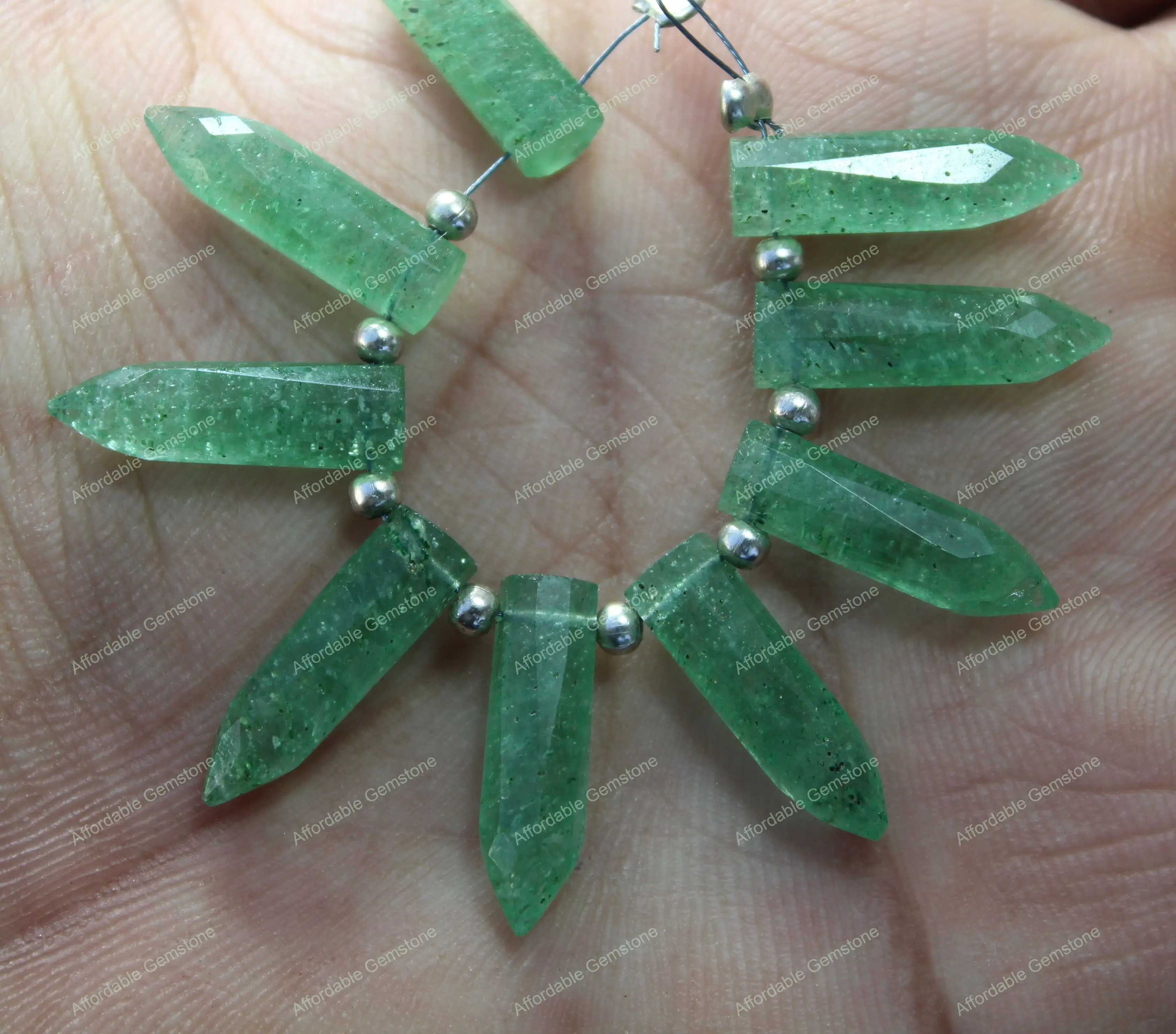 Натуральный зеленый карандаш в форме клубники граненые драгоценные камни ювелирные изделия драгоценный камень полированные размер 6x20 мм