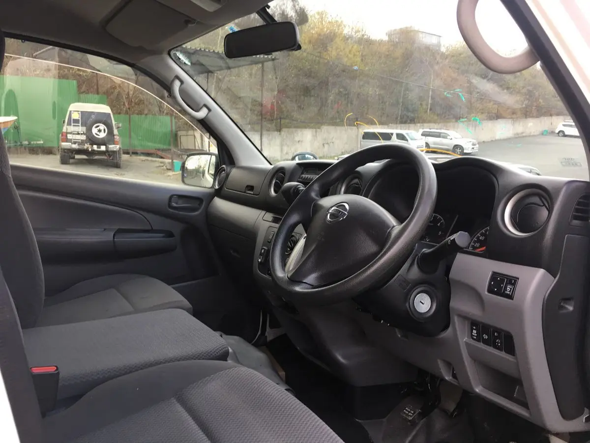 2012 NI SSAN CARAVAN BUS RHD