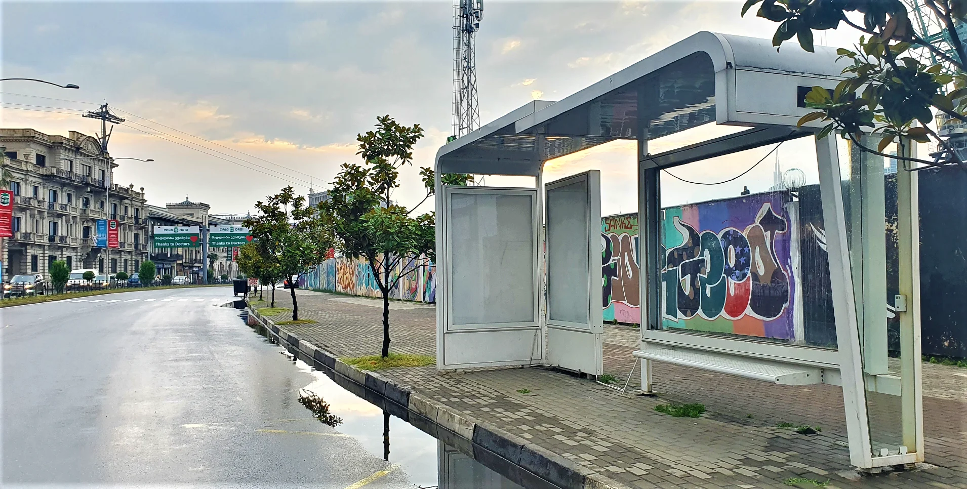 Aluminium Bus Shelter with, Advertising MUPI Lightbox