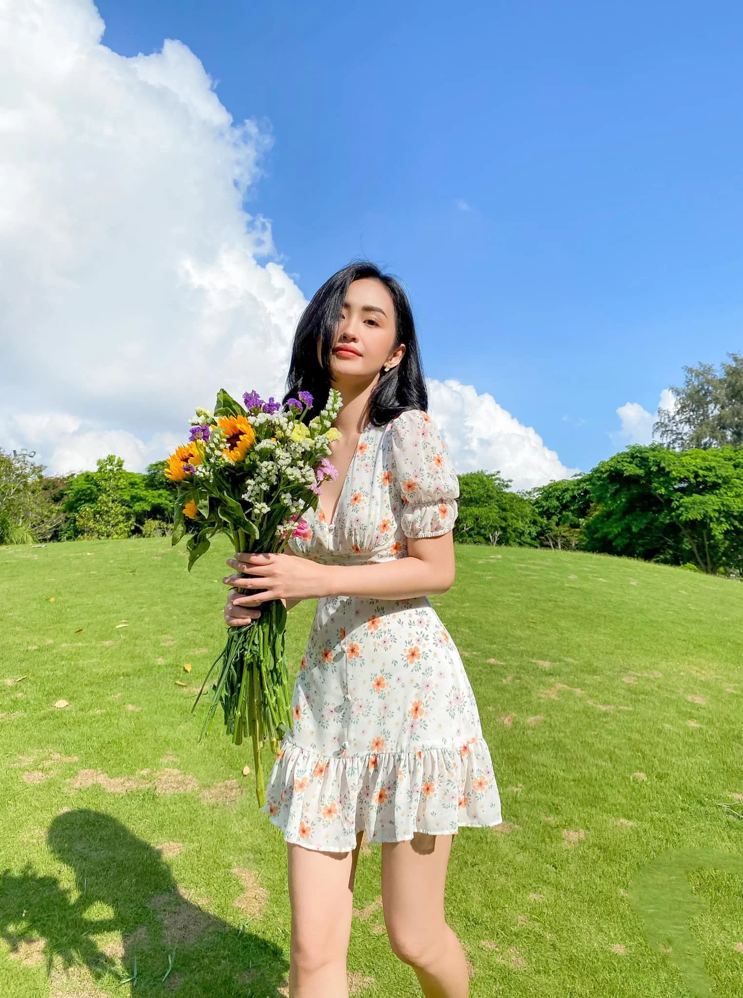 2021 последняя в Корейском стиле; Сезон лето Модные V образным вырезом с коротким рукавом мини-платье цветочным принтом шифоновое женское платье-мини для женщин