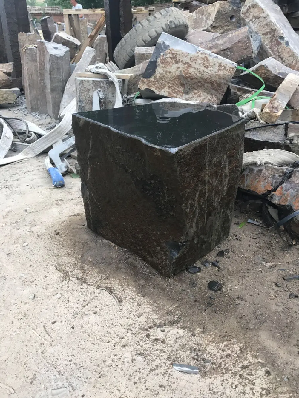 Decorative Outdoor Hand Carving Natural Boulder Basalt Water Fountain for Garden Yard Lawn Patio