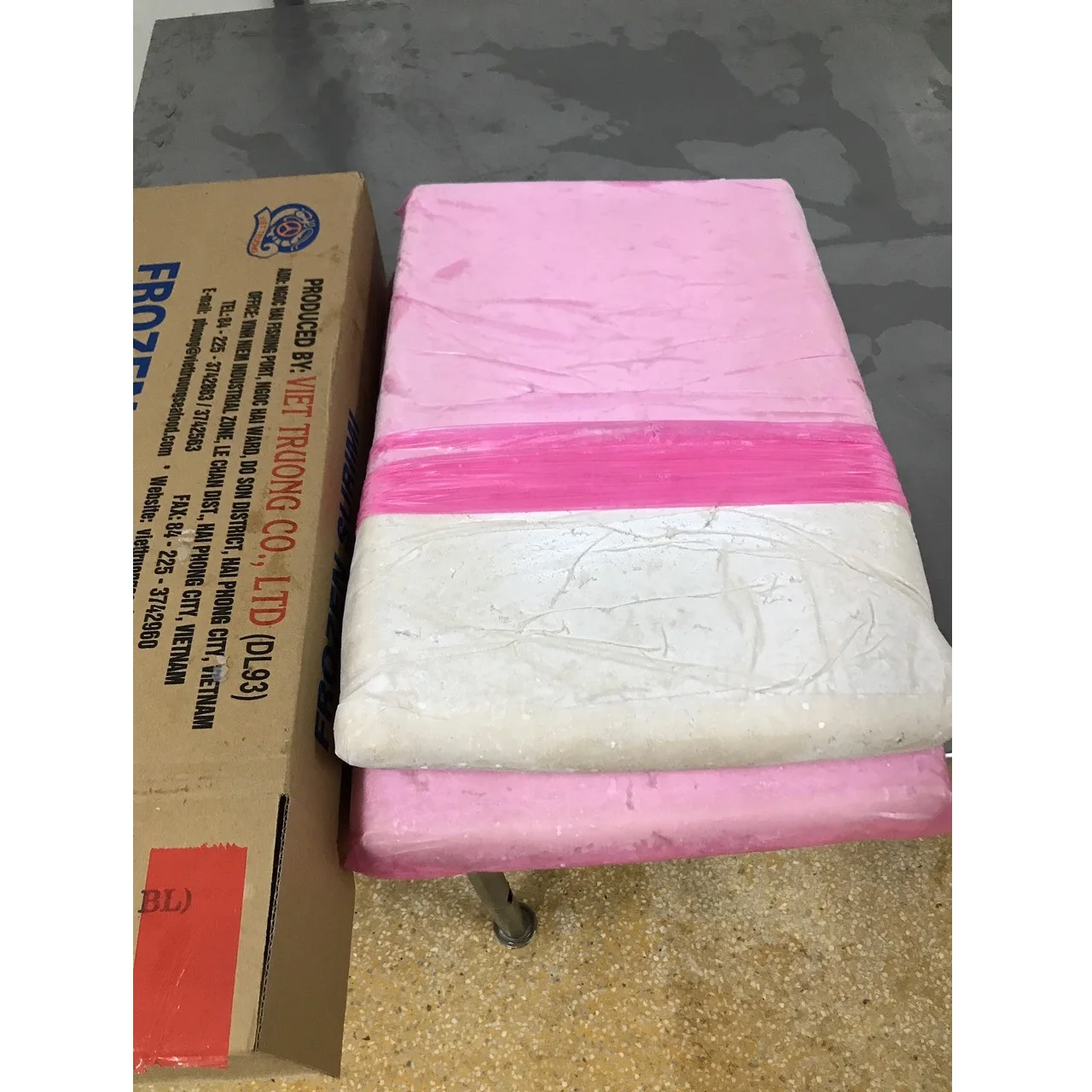 
HACCP HALAL Certification 24 Months Shell Life 20 KGM/Box Weight Box Packaging Frozen Surimi from Vietnam 