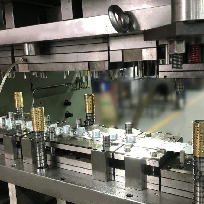 medium viscosity drawing and forming oil with mineral oil lubricity anti-corrosion and extreme pressure additive MF 630R