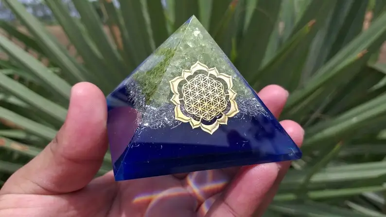 Хит продаж популярная Пирамида оргона новый перидот оргонит | Цветок жизни Кристальная сетка Удивительный подарок Набор для медитации Чакра альфазаль