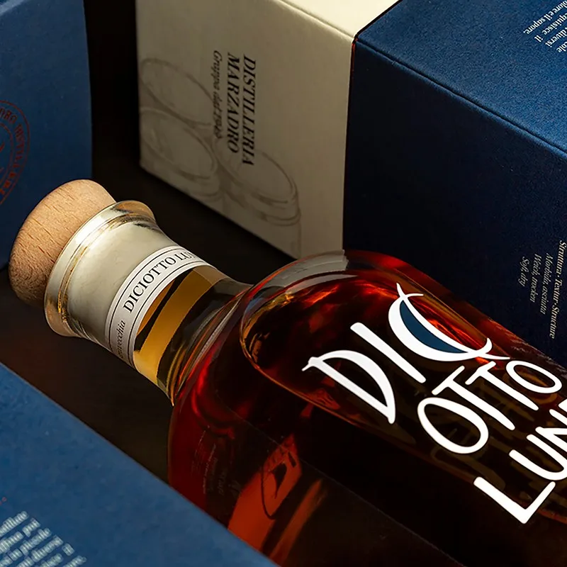 Italian high quality GRAPPA LE DICIOTTO LUNE in wood aged For Export