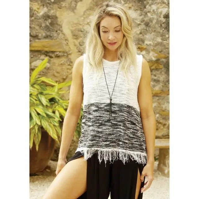 Двухцветная майка с бахромой