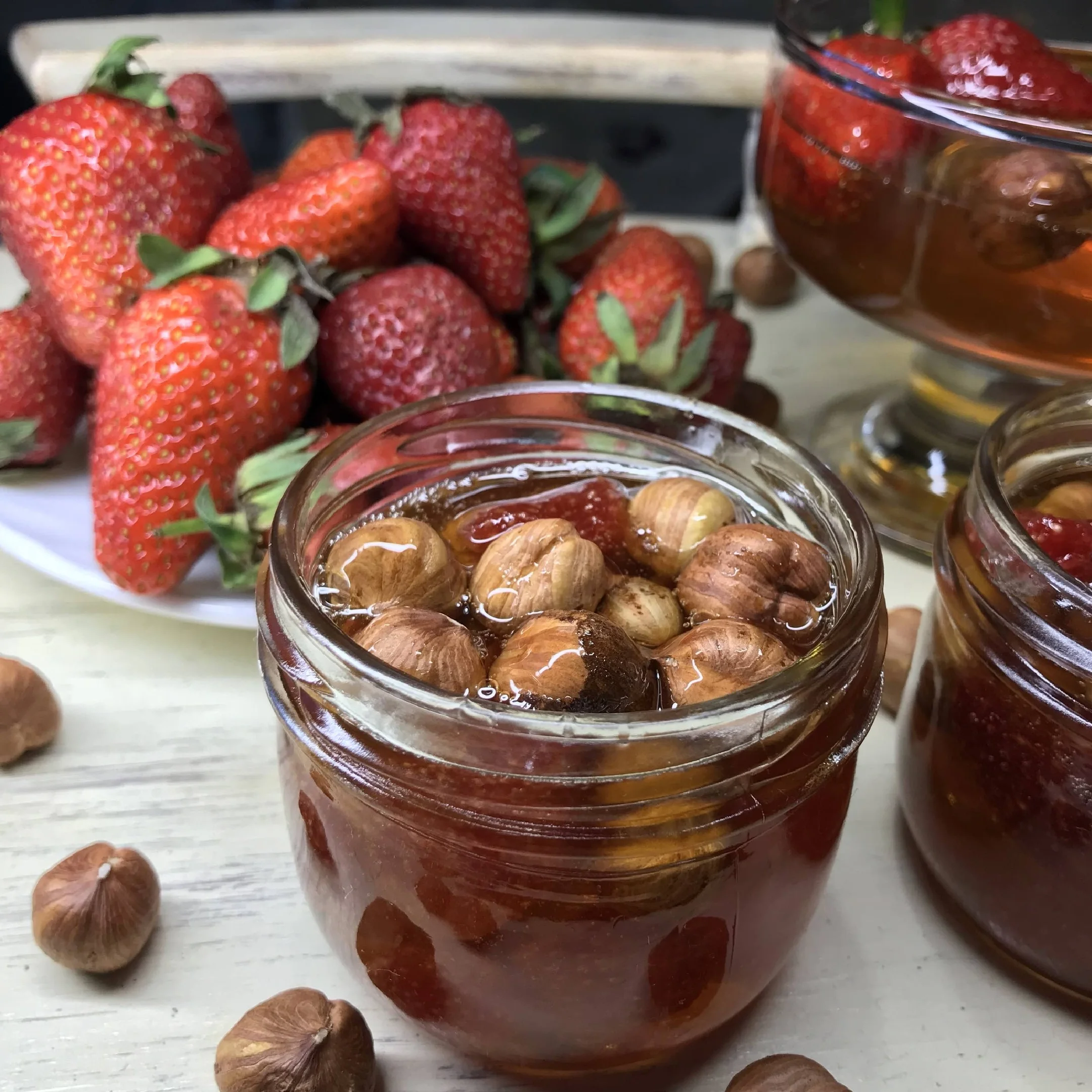 100% Natural 150g Packaging Product Flower Honey With Peeled Hazelnut Kernel and Dried Strawberries