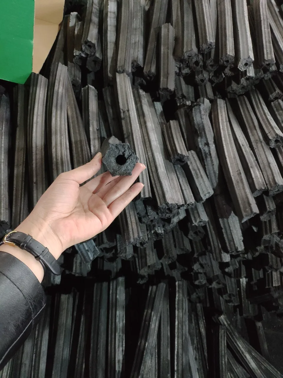 Premium quality  hexagonal  sawdust briquette charcoal  for restaurants