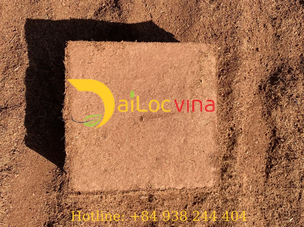 Cocopeat block 5 kgs cocopeat grow bags used for garden planters made of natural coco husk chip