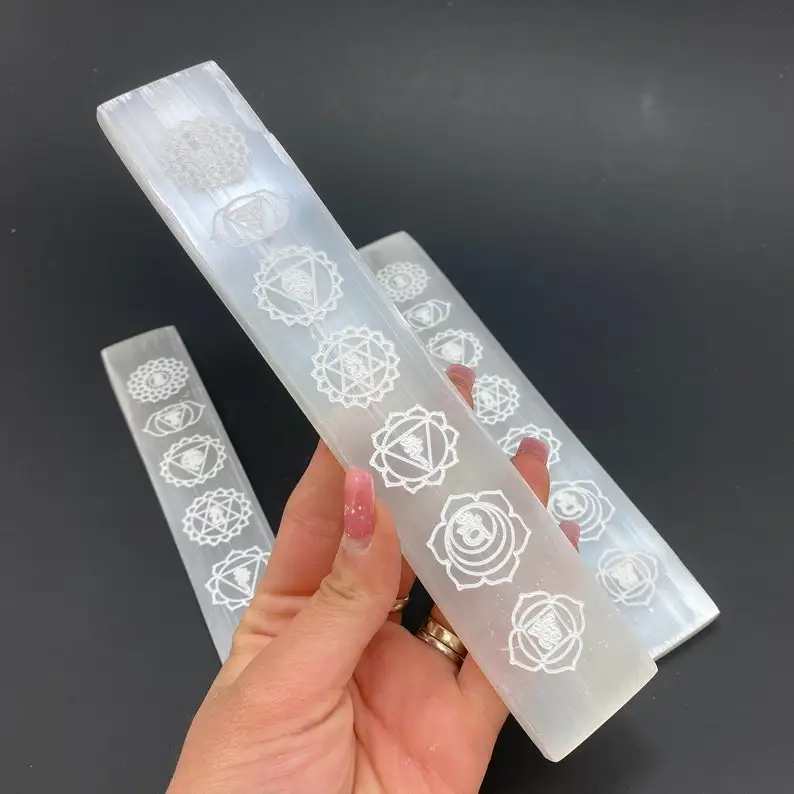 selenite crystal charging plate Engraved seven chakra with 7 chakra tumble Healing Crystals and stones