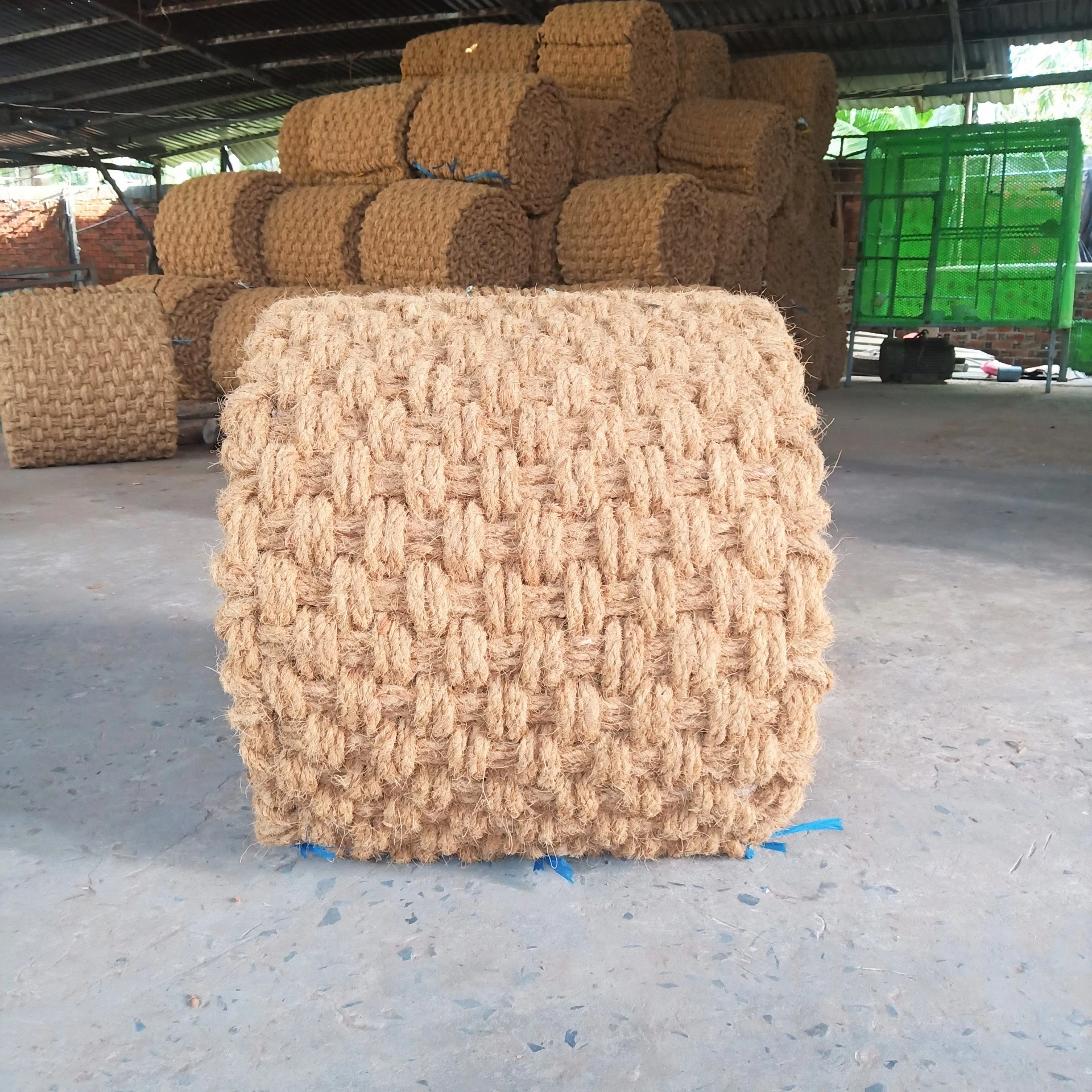 Wholesale 2021 Coconut coir mat from Vietnam coir mat for outdoor paving with factory price Custom size, thickness 100% natural