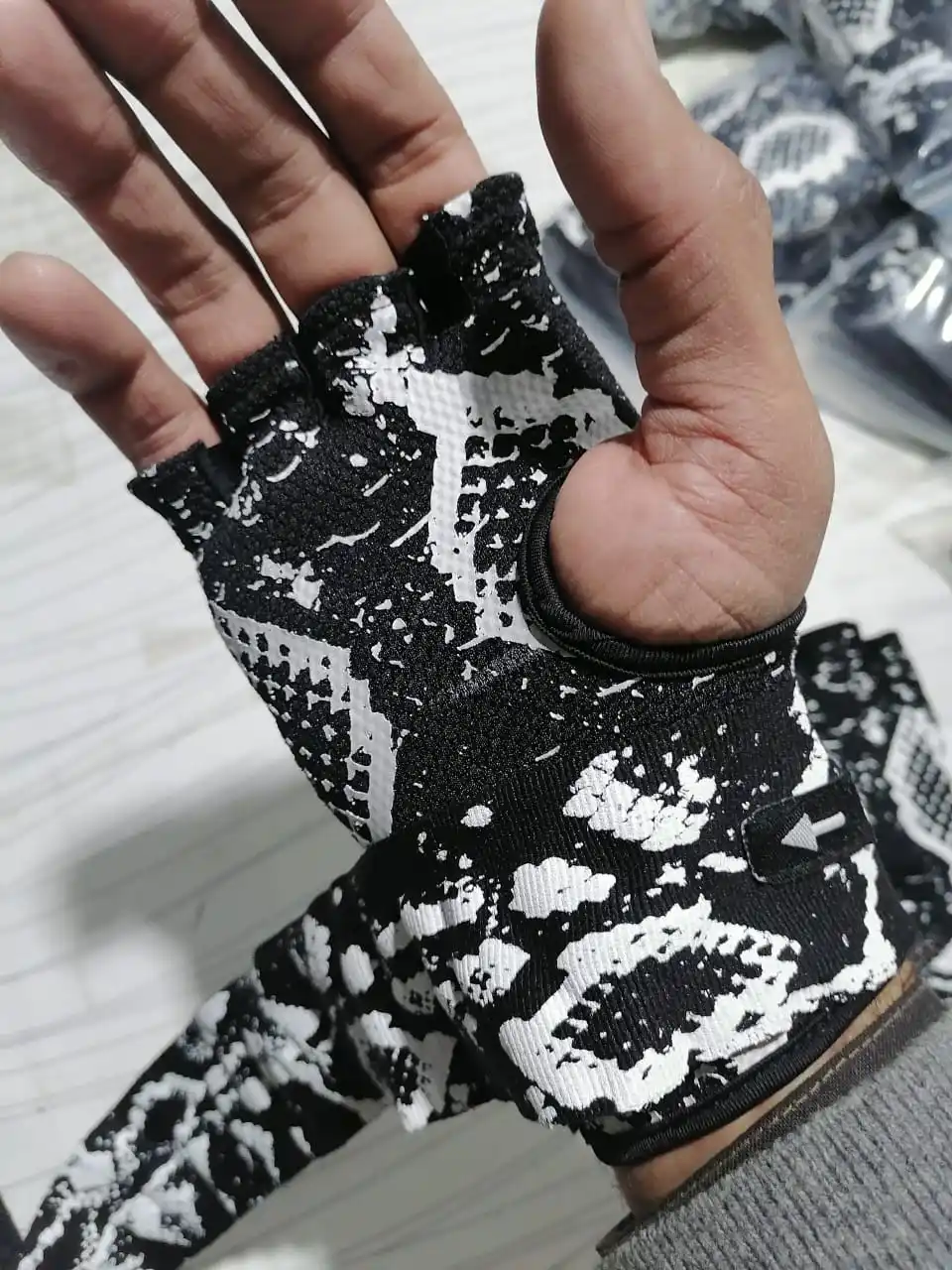 Питоновым принтом гелевый мягкий внутренний перчатки ММА ручная обертывания боксерский мешок кулак с мягкой повязкой