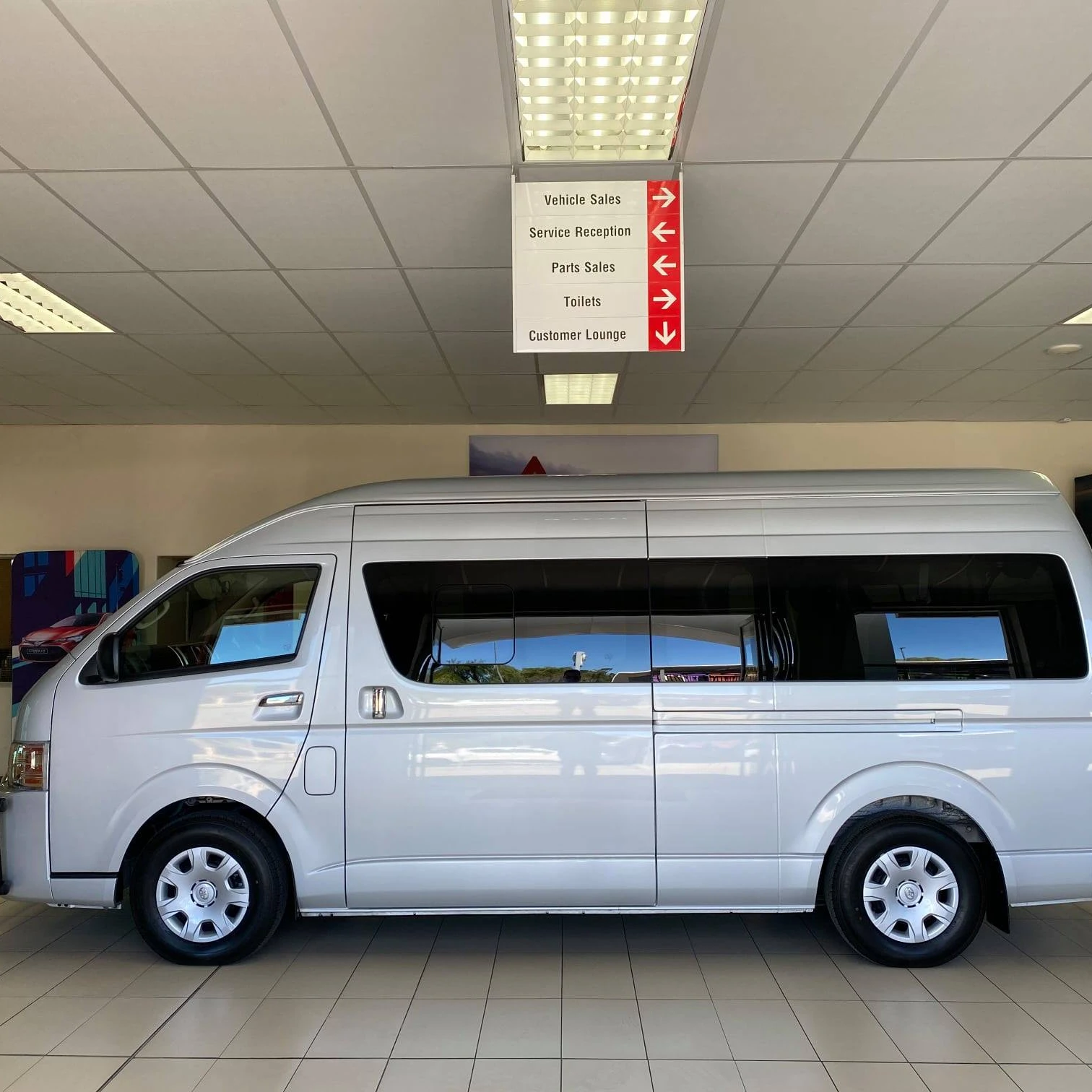 FAIRLY USED TOYOTA HIACE BUS/MIN VAN FOR SALE