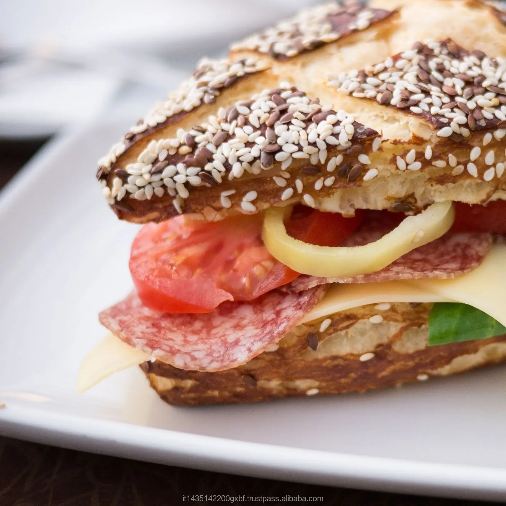 Салями норазно в итальянском стиле с чесноком кг 1 | Высококачественная свиная колбаса без глютена Салама | Мясо свинины, итальянский поставщик