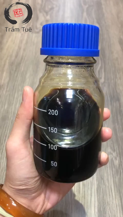 Vietnam Pure high-quality Agarwood Oud Essential Oil, one of main materials to make famous perfumes