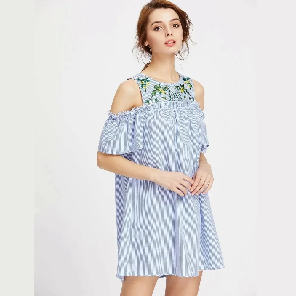  Винтажное платье в полоску с коротким рукавом и вышивкой