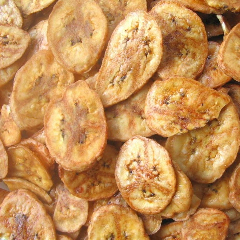 FRIED BANANA CHIPS CROSS CUT DRIED BANANA CARAMELIZED FRUIT CHIP SNACK THAILAND TASTY