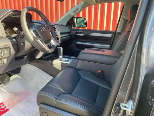 Б/у полноразмерный грузовик Toyota Tundra 2021