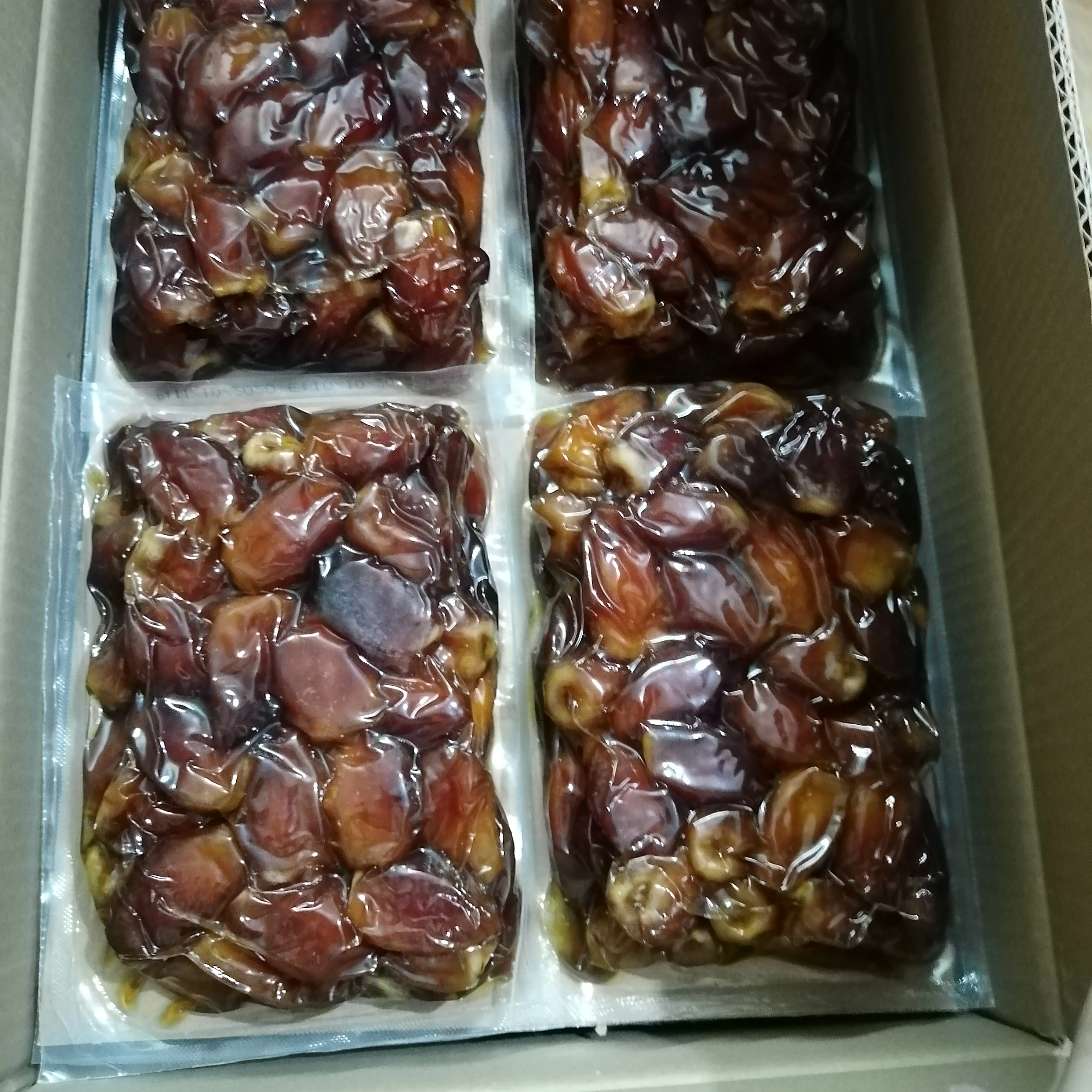 Khallas Dates in vaccum packed package for very long shelf cheap and tasty 1 kilogram