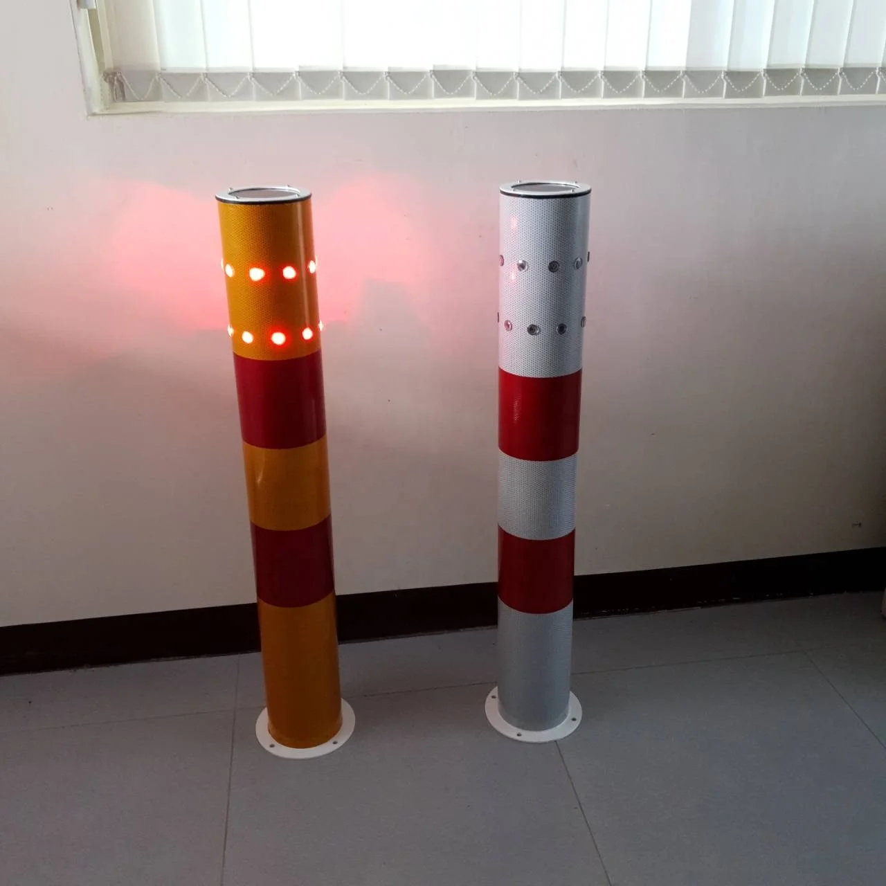 Solar LED Flashing Delineator Posts with Reflective Sheeting