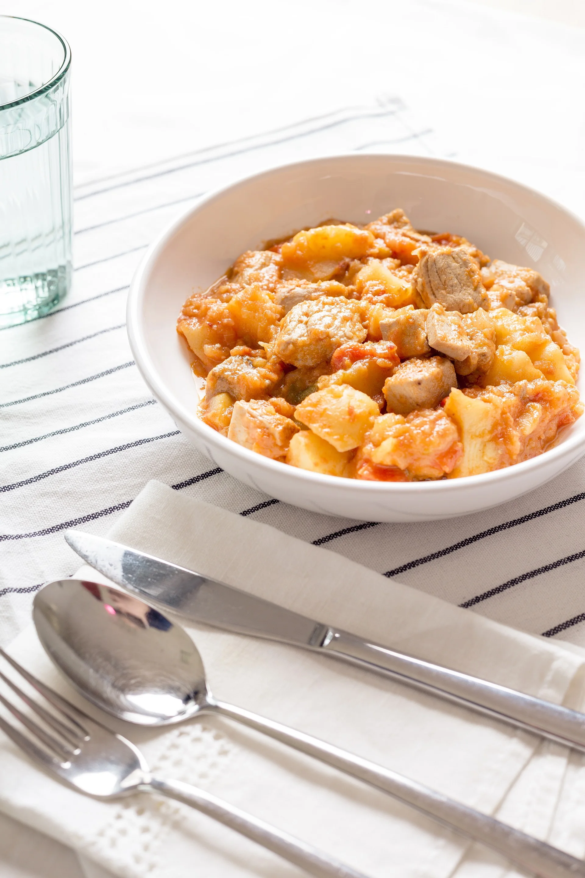  Блюда из морепродуктов готовые к употреблению: натрия Пелайо с овощами Tahini кальмар тушеный в чернилах рисом и тунцом