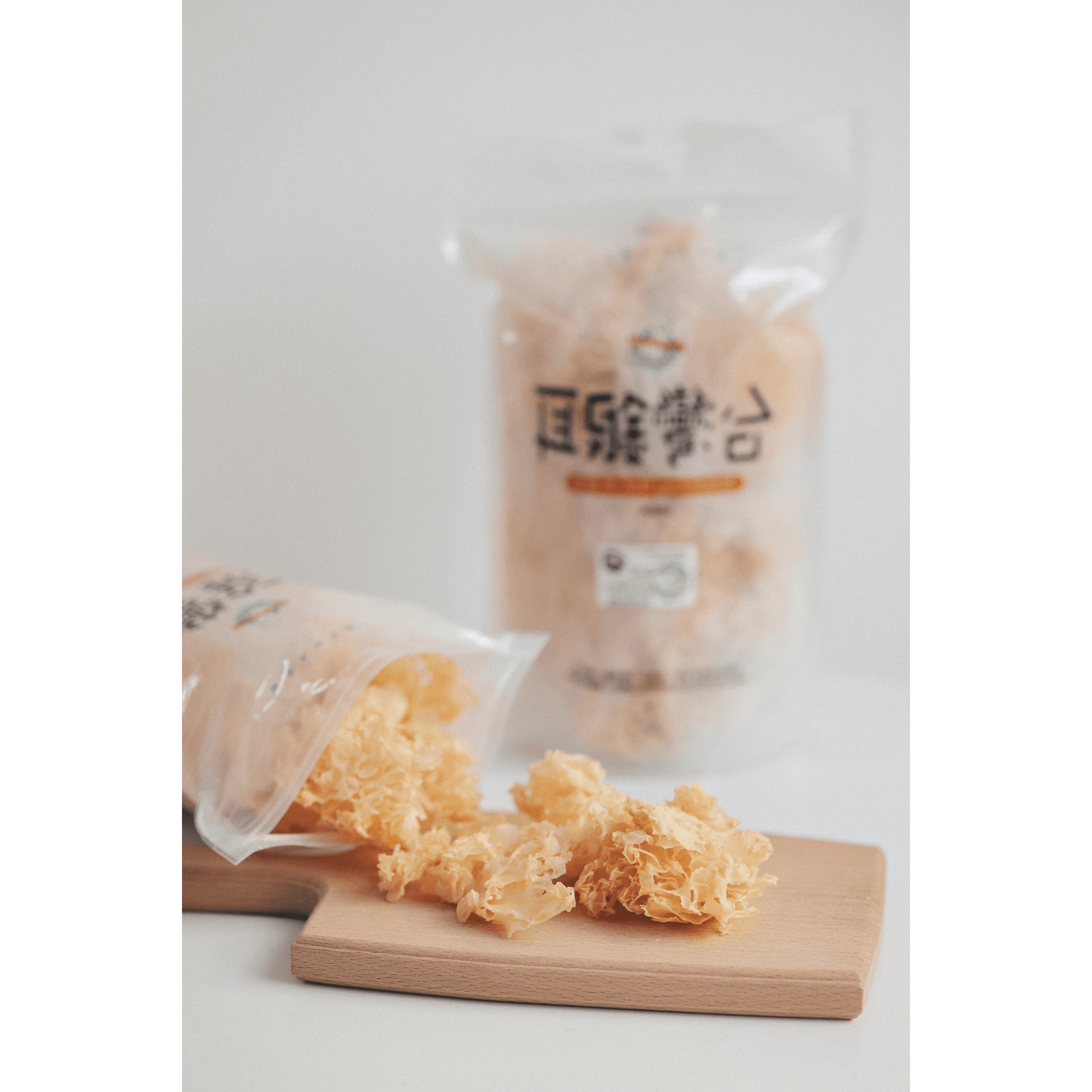 White fungus pure unbleached dried tremella mushroom