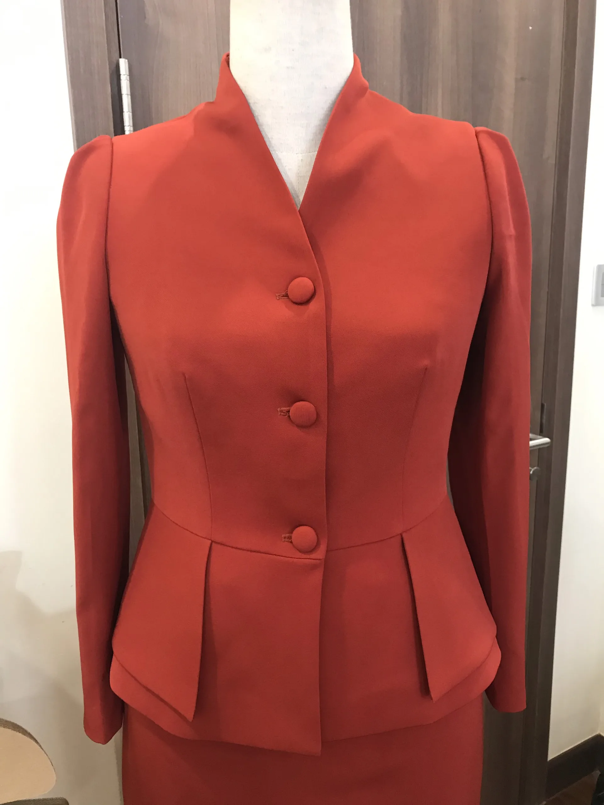 Bulk Order High Quality Office Style Clothes For Girls Coral Red Color Pleat Blouse Jacket Suits Set For Women