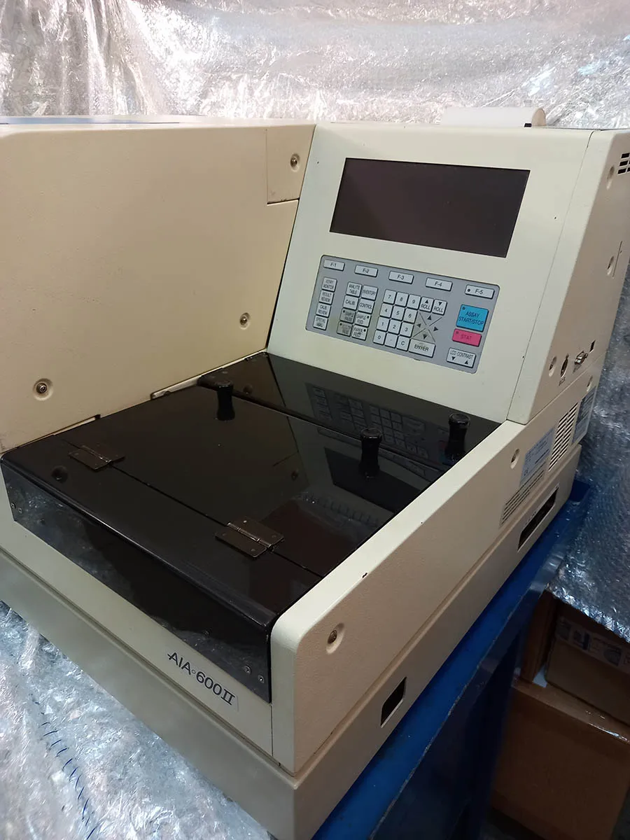 Used TOSOH AIA-600 II Immunoassay analyzer clinical system