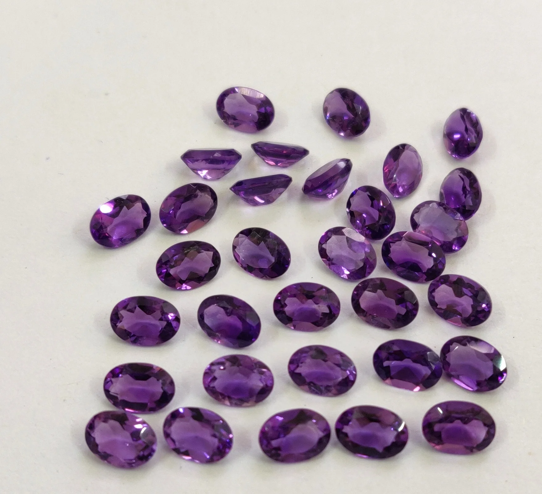 Натуральный аметист овальный 3x4 мм до 10x14 граненый-свободный Аметист высшего качества