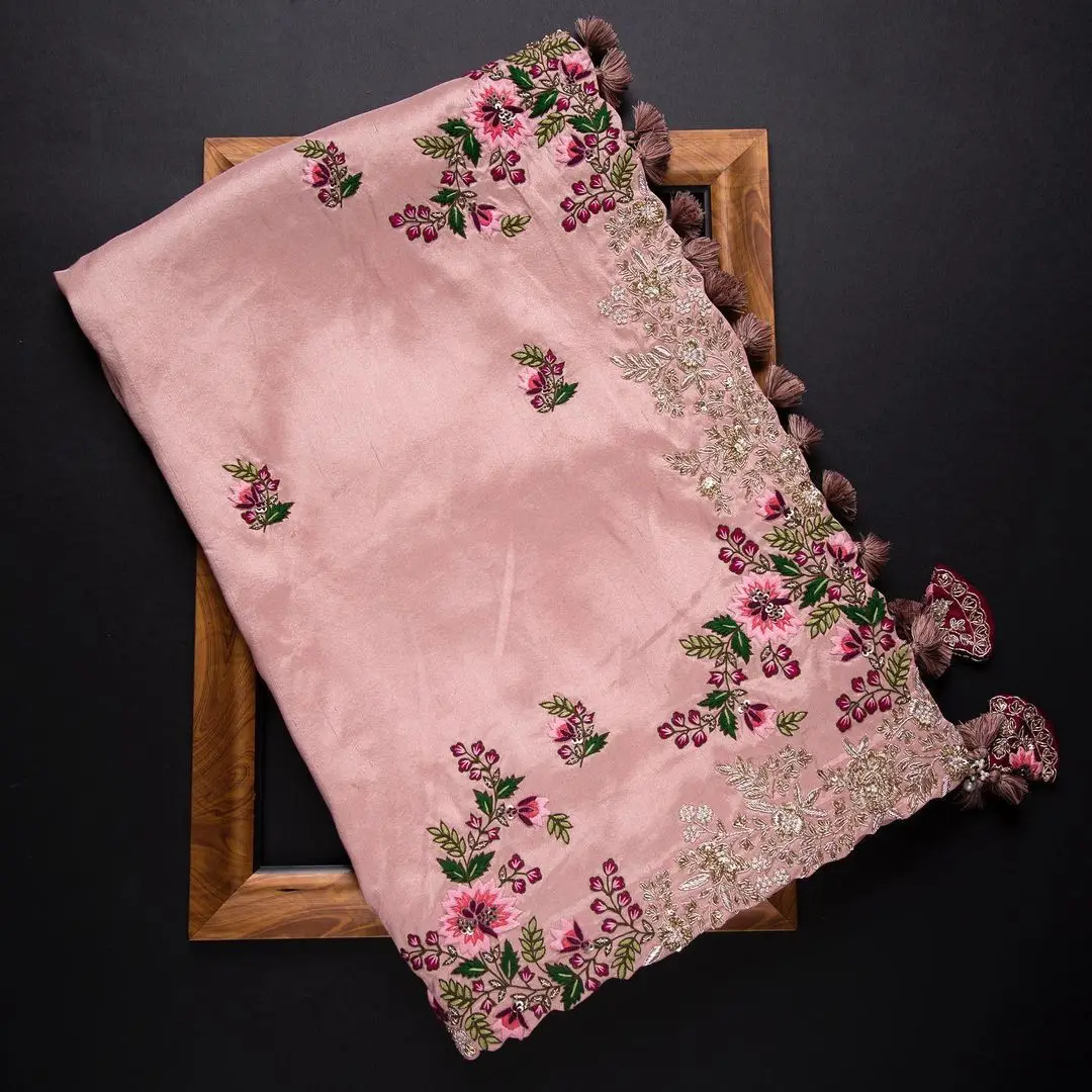 Очень красивые сари с последовательностью диапазонов хороший наряд блестящие рабочие из Жоржетта плотной блузкой от MEETALI CREATION