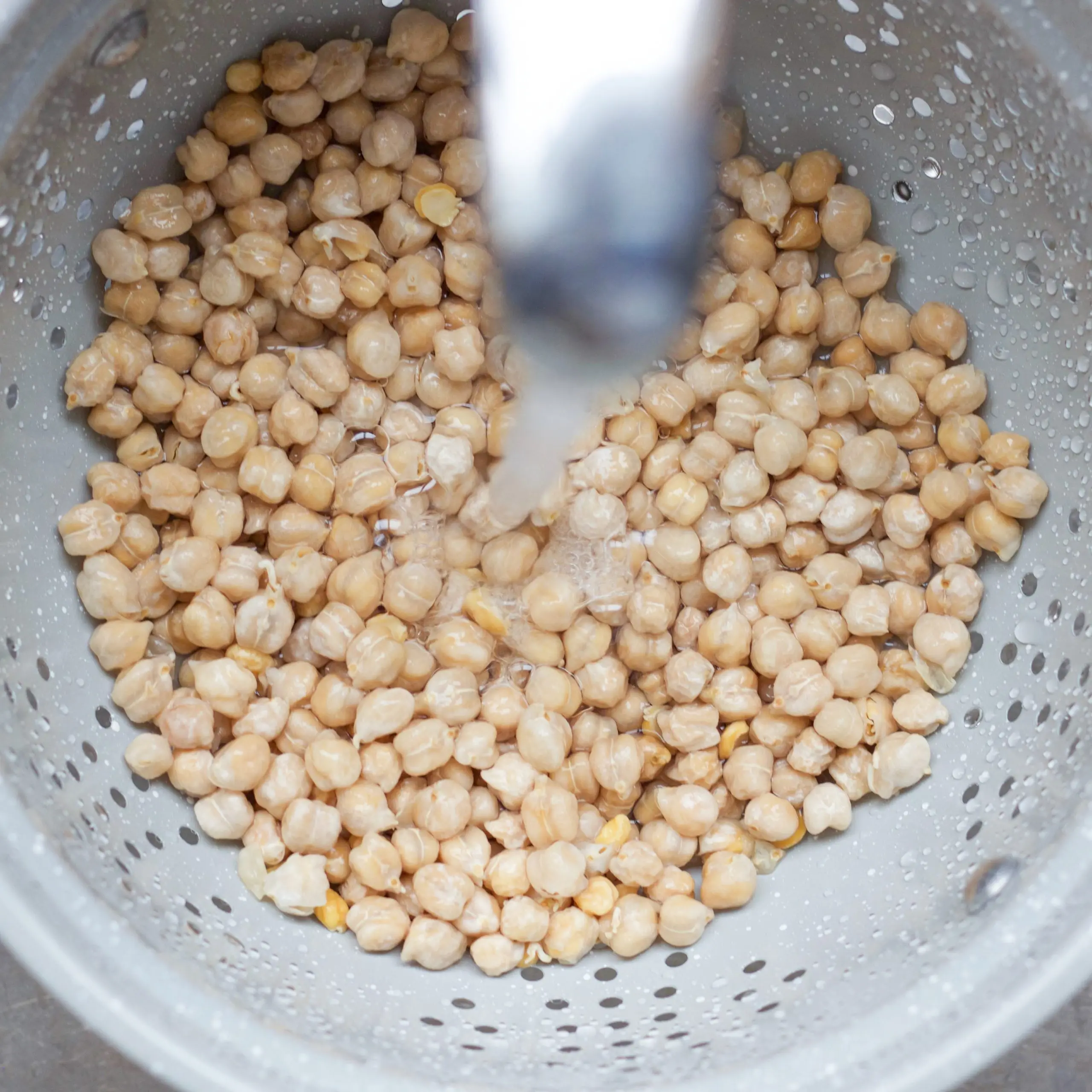 Rinsing-Chickpeas-6-scaled.jpg