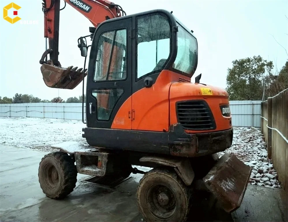 Б/у экскаватор doosan DX 60 для продажи в Шанхае