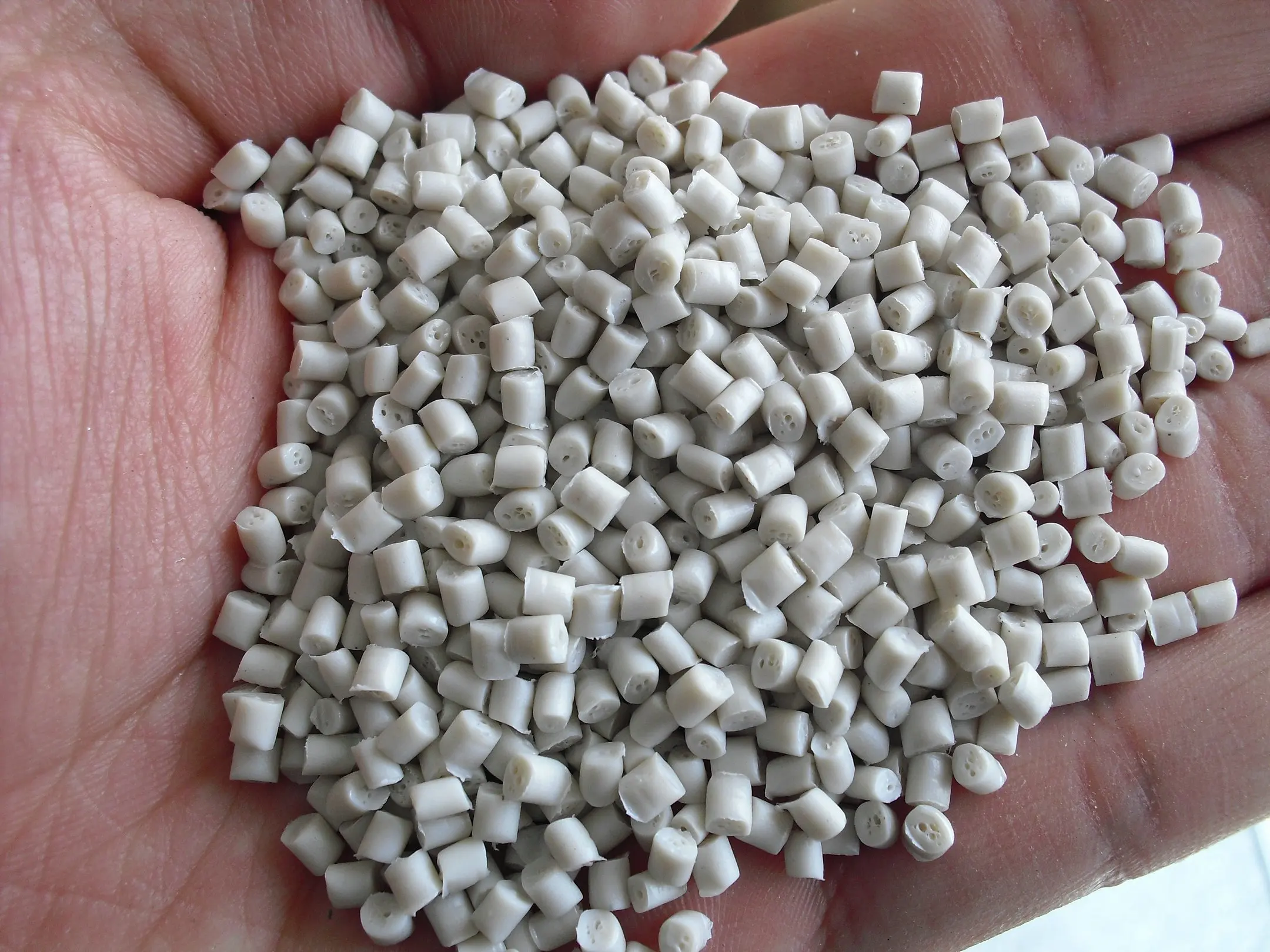 Различные виды HDPE MDPE LDPE LLDPE повторно обработанные переработанные пластиковые гранулы с нашего