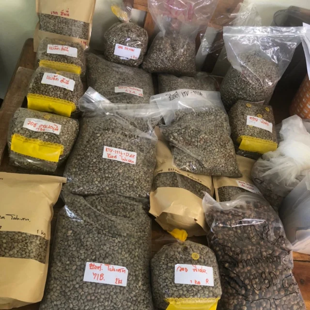 Натуральные кофейные зерна Robusta