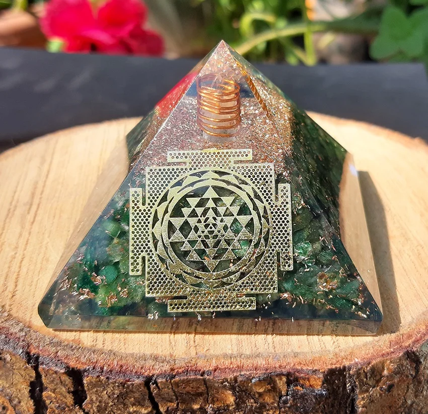 Orgonite Pyramid Natural Green Aventurine Chips Orgone Pyramid With Sri Yantra Symbol and Quartz Pencil Point For Healing Energy